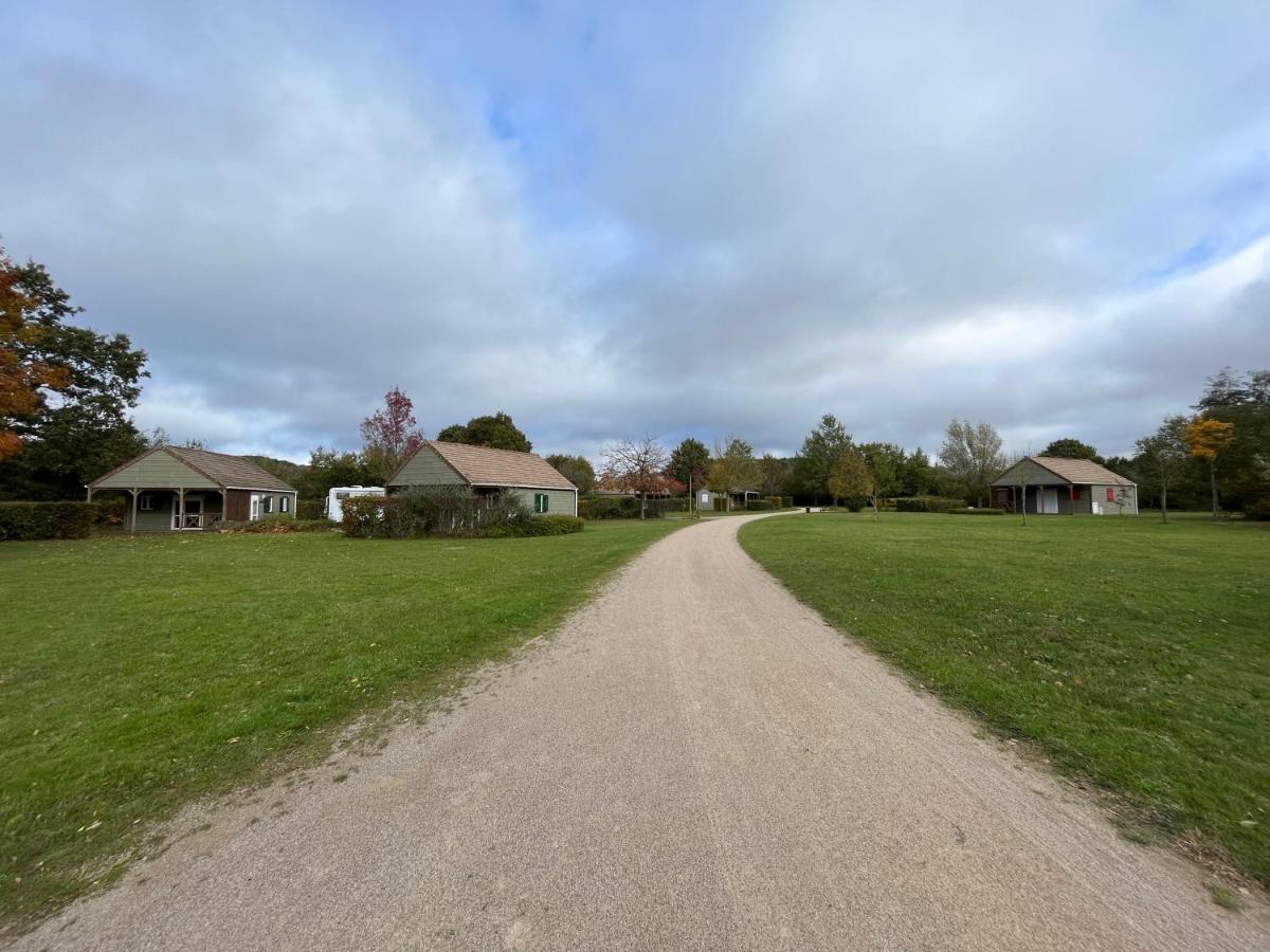 Les Maisonnettes Du Lac - Base De Loisirs Lavare Exterior photo