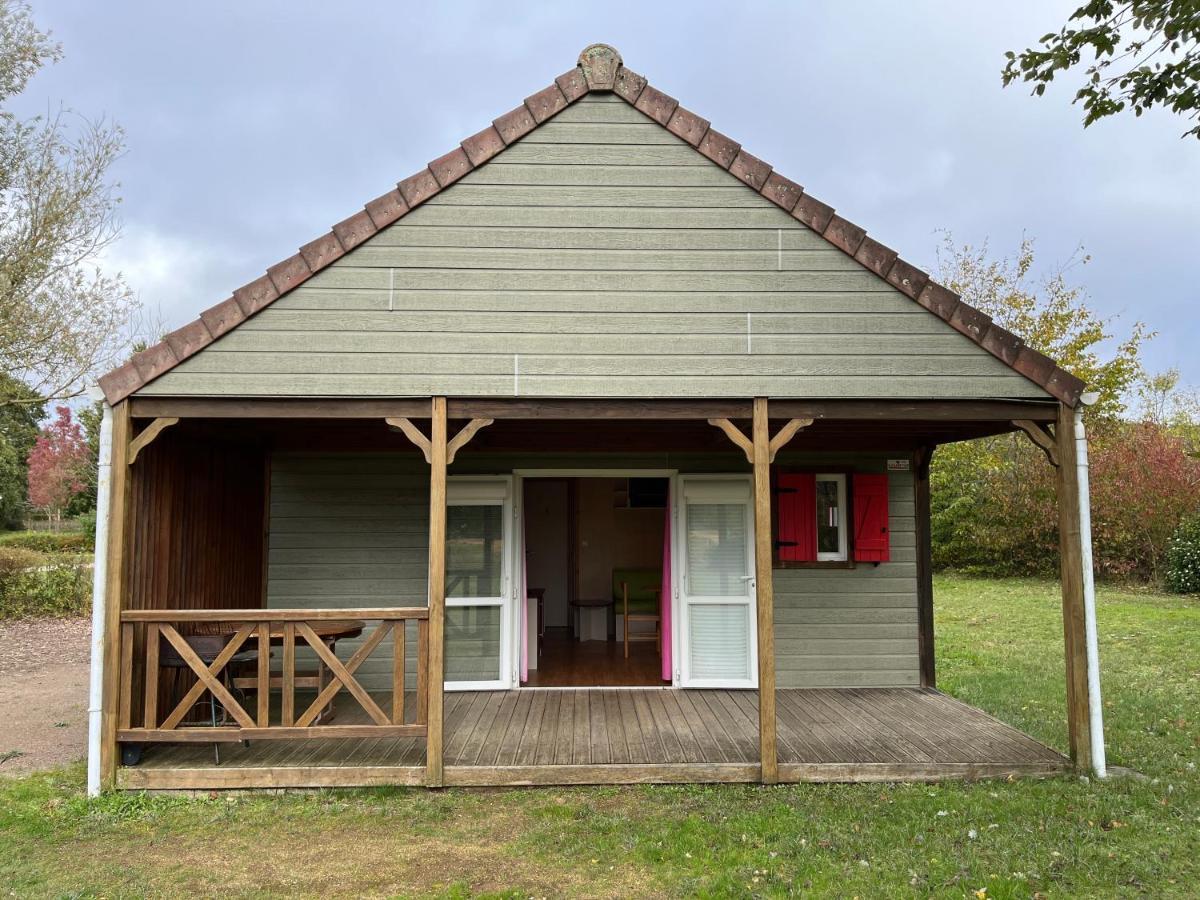 Les Maisonnettes Du Lac - Base De Loisirs Lavare Exterior photo